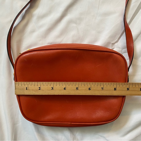 Vintage Authentic Salvatore Ferragamo Orange Leather Crossbody Shoulder Bag - Picture 6 of 8
